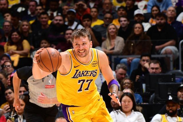 开云体育-两战轰92分！减重版东契奇冲击得分王？