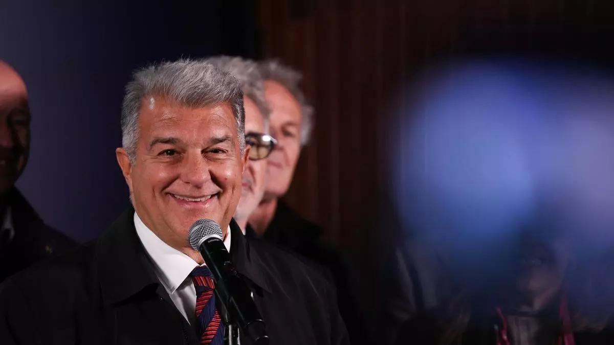 开云在线直播-每体：会员签名递交后，拉波尔塔和他团队在其家中进行了会议