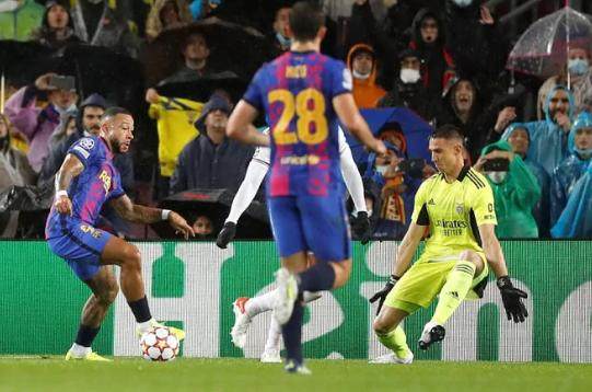 开云下载网址-进不了球的毛病快让巴萨小组赛被淘汰了